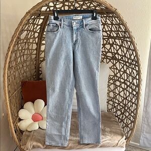 Abercrombie Light Wash Women’s Jeans 90’s straight low rise